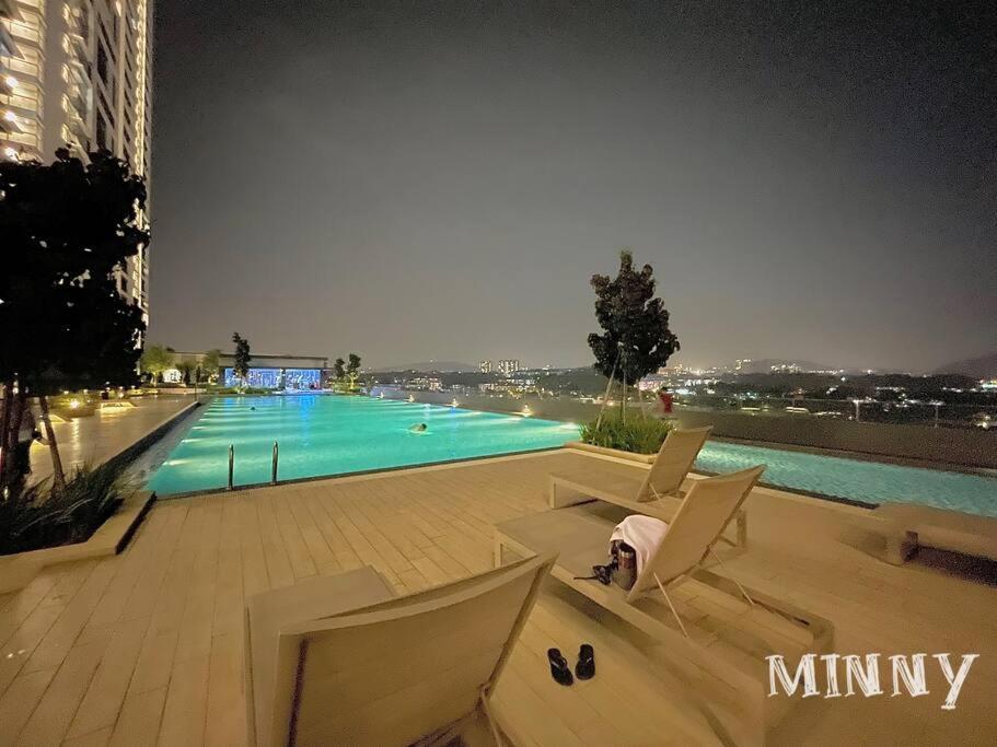 Netizen Near Mrt Couple Balcony Suite #31 Kampong Bukit Dukong Buitenkant foto