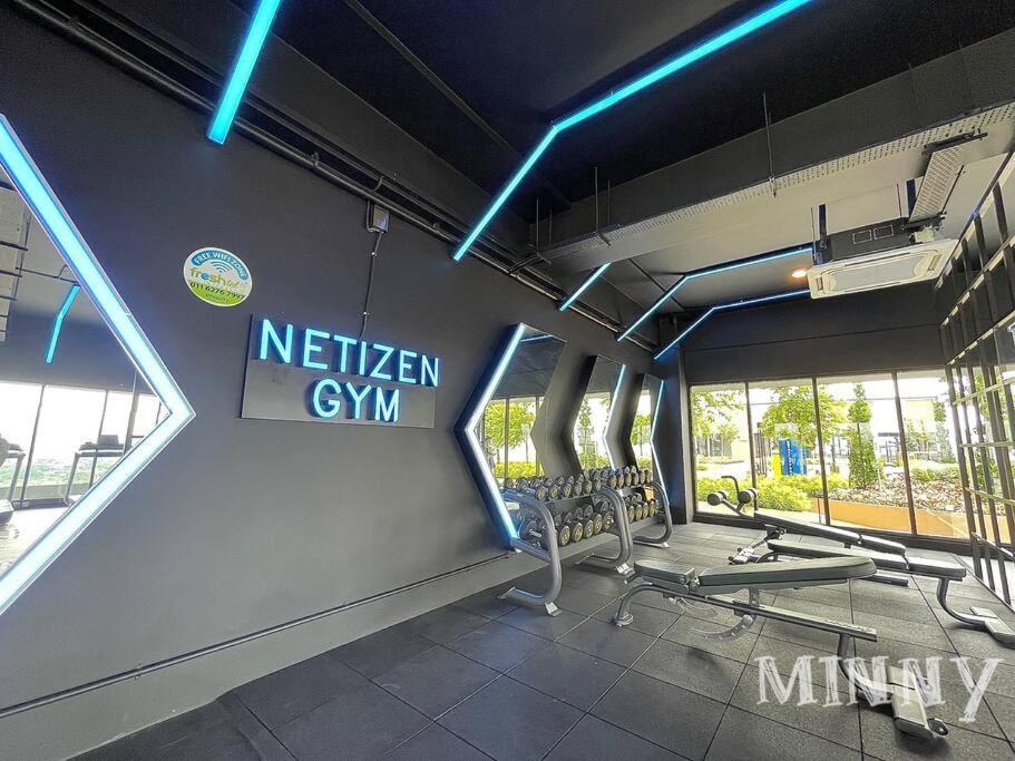 Netizen Near Mrt Couple Balcony Suite #31 Kampong Bukit Dukong Buitenkant foto