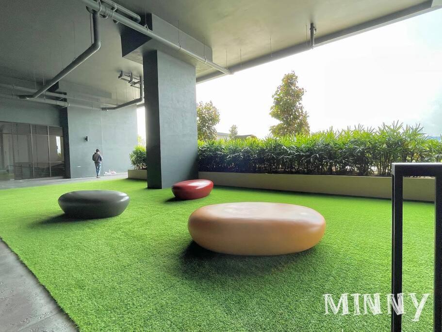 Netizen Near Mrt Couple Balcony Suite #31 Kampong Bukit Dukong Buitenkant foto