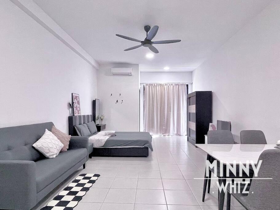 Netizen Near Mrt Couple Balcony Suite #31 Kampong Bukit Dukong Buitenkant foto